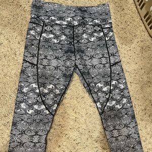 Zyia Cobra metallic pocket light and tight hi-rise Capri 20”